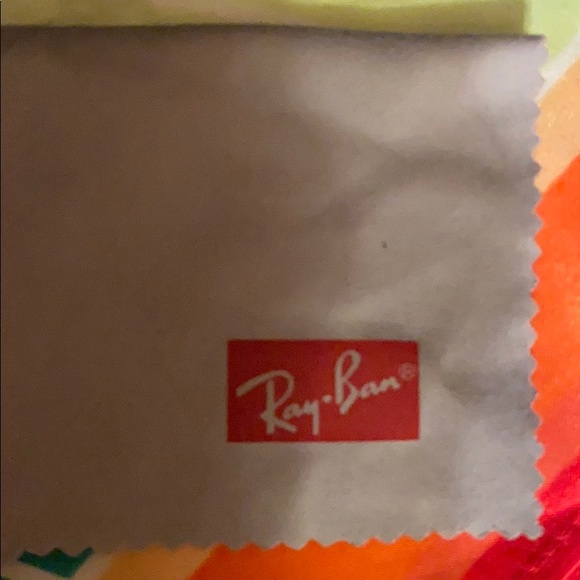 RAY-BAN LARGE SUNGLASS CASE NEVER USED⭐️⭐️⭐️⭐️⭐️ - Picture 4 of 6